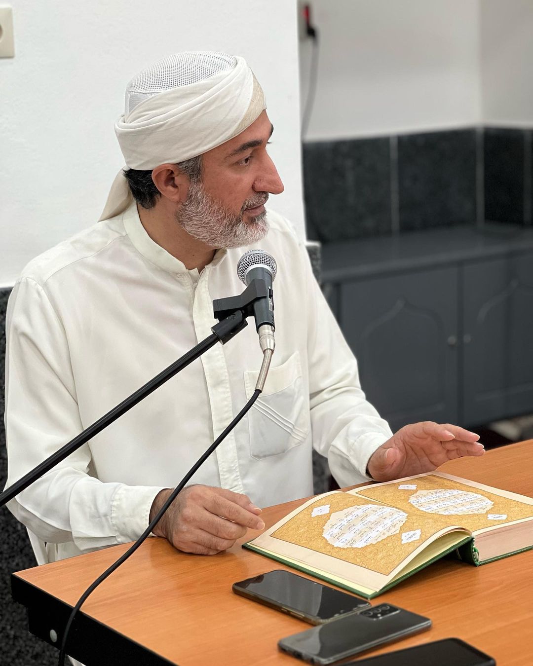 خلاصه‌‌ی از کلاس تفسیر شیخ نجیب عبدالواحدی مدیر مجتمع دینی بستک در مسجد عایشه جناح